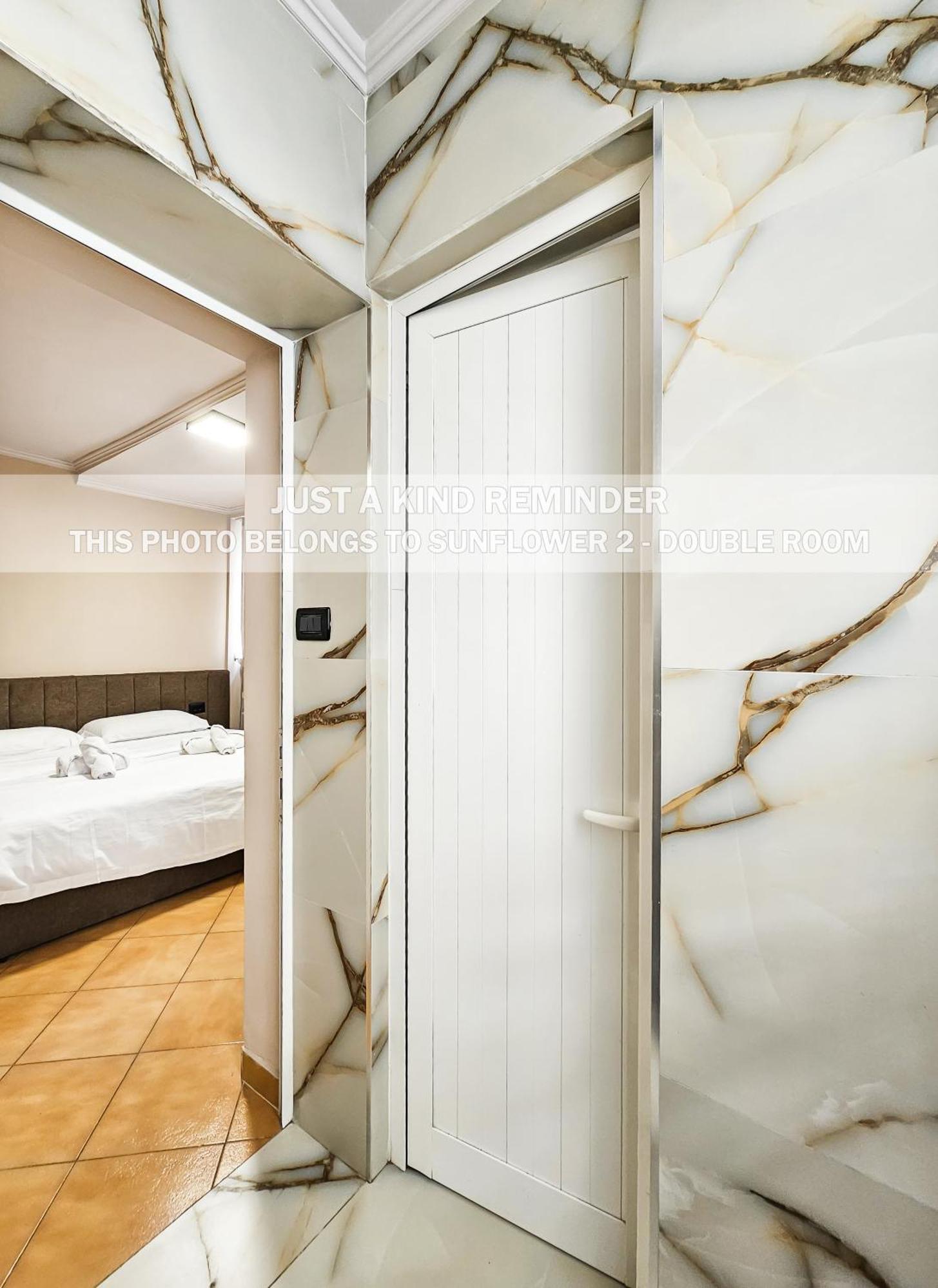 Sunflower Rooms Tiranë Luaran gambar